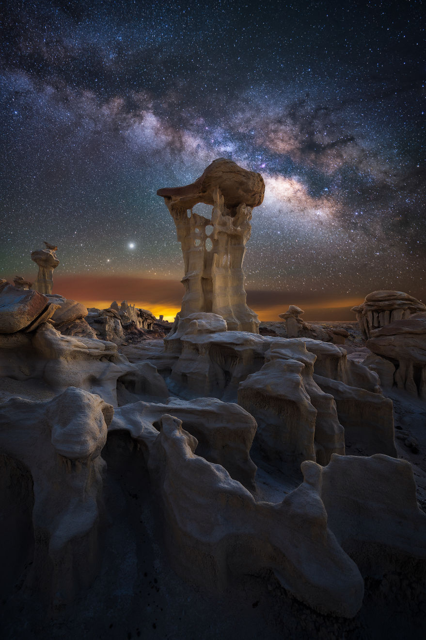 Bầu trời đầy sao đêm trên các hoodoo tại Bryce Canyon