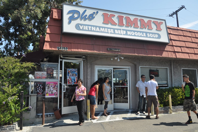 Một quán phở trên đại lộ Bolsa trong khu Little Saigon