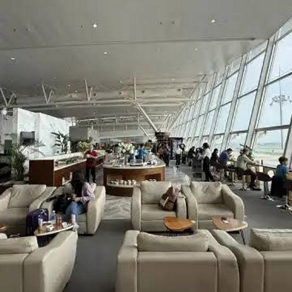 Khu vực phòng chờ hiện đại tại sân bay quá cảnh
