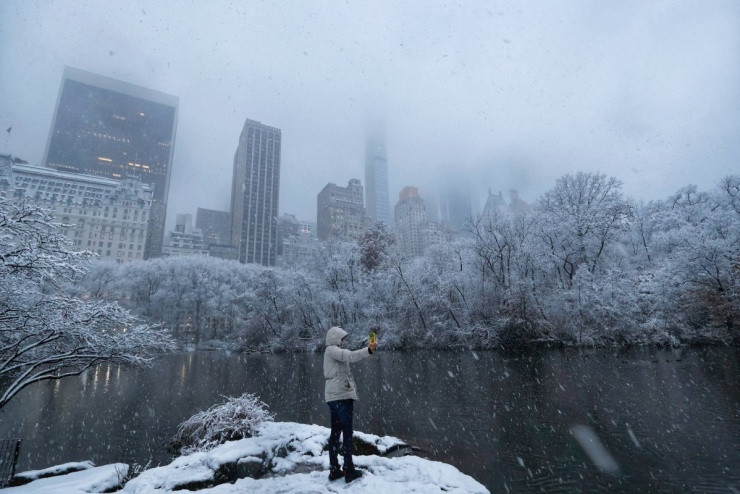 Central Park phủ tuyết trắng vào mùa đông tại New York
