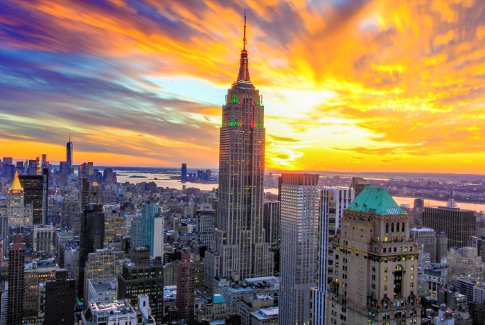 Tòa nhà Empire State nổi bật giữa đường chân trời Manhattan