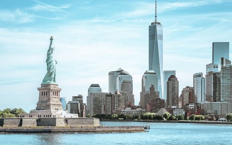 Tượng Nữ thần Tự do và Quảng trường Thời Đại tại New York