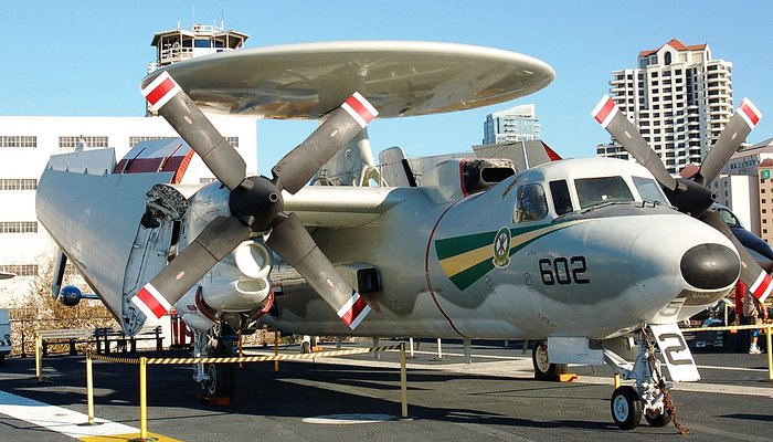  Máy bay trưng bày trên boong tàu USS Midway
