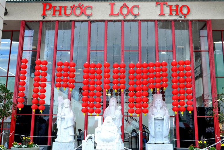 Trung tâm Phước Lộc Thọ tại khu Little Saigon, California